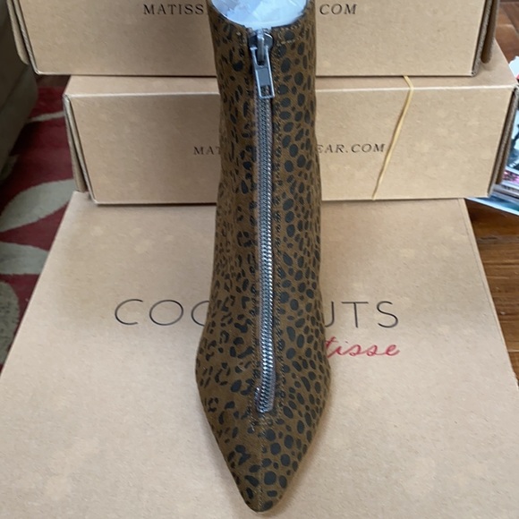 Coconuts by Matisse zip front leopard booties ankle boots - Picture 3 of 5